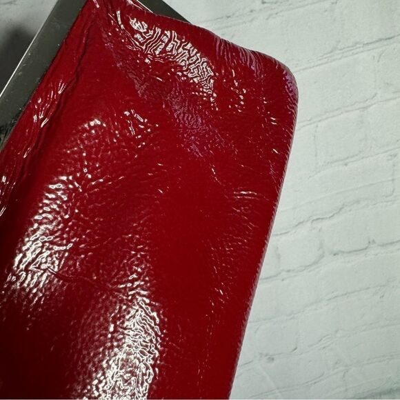 HOBO international red crinkle patent leather large kisslock clutch wallet - Picture 3 of 11